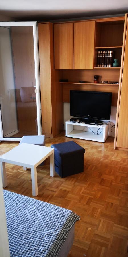 Corner Tower // Prijetno Stanovanje Za 4 Osebe + Free Parking לובליאנה מראה חיצוני תמונה
