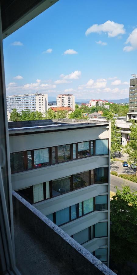 Corner Tower // Prijetno Stanovanje Za 4 Osebe + Free Parking לובליאנה מראה חיצוני תמונה