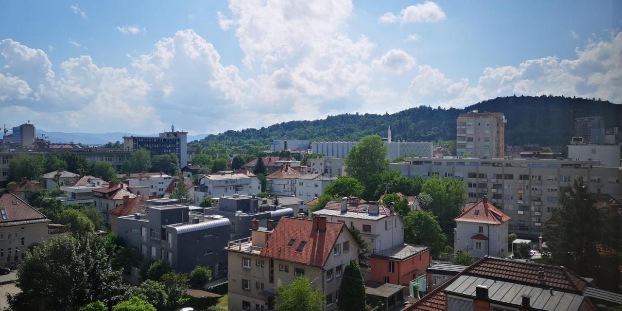 Corner Tower // Prijetno Stanovanje Za 4 Osebe + Free Parking לובליאנה מראה חיצוני תמונה
