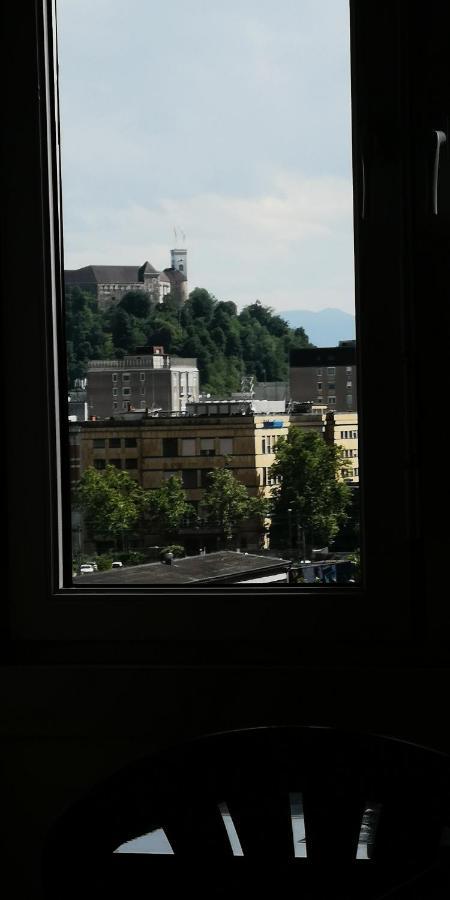 Corner Tower // Prijetno Stanovanje Za 4 Osebe + Free Parking לובליאנה מראה חיצוני תמונה